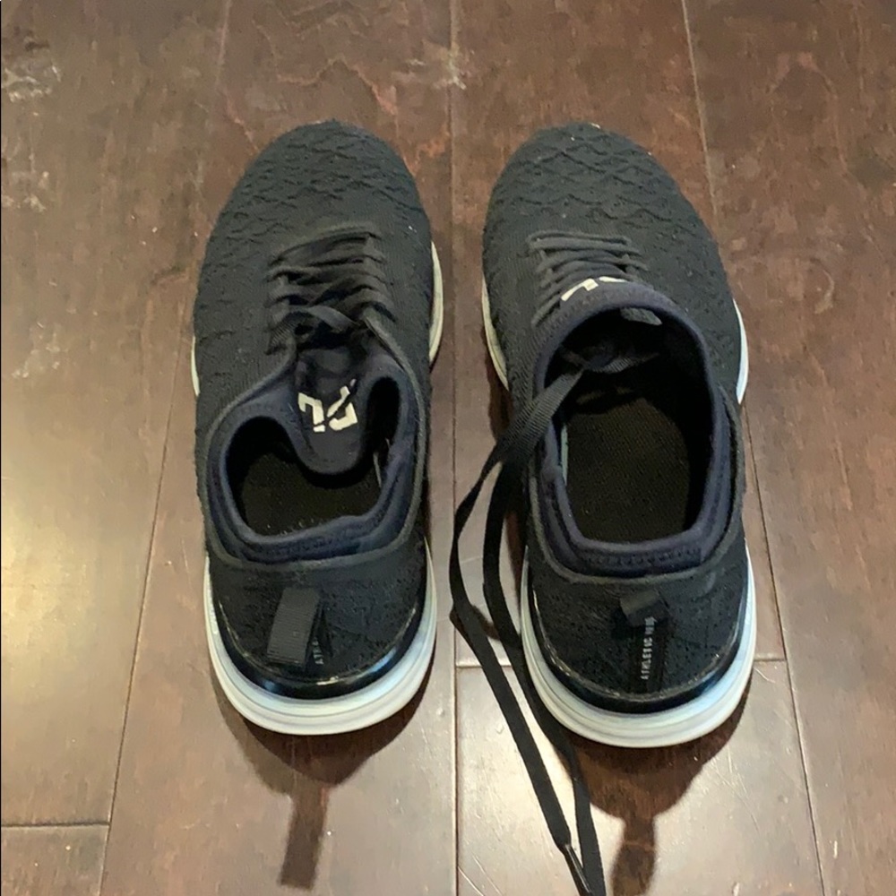 ***MENS 10****fits like a women’s 11 -APL sneakers